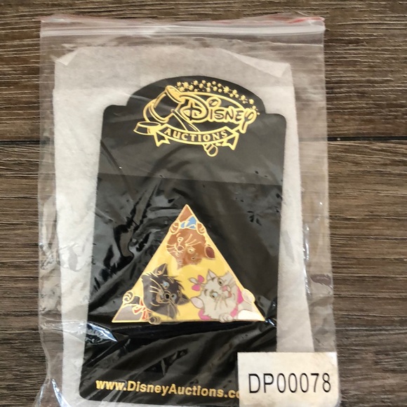 Disney Accessories - Disney Auctions Aristocats pin new (vintage)